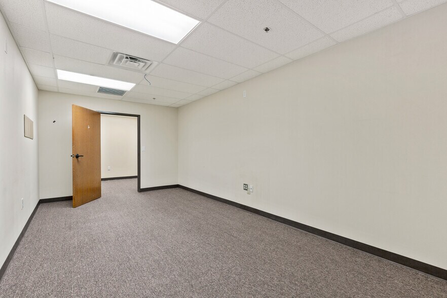 More Photos Of 26243 State Highway 51, Wagoner Medical For Sale