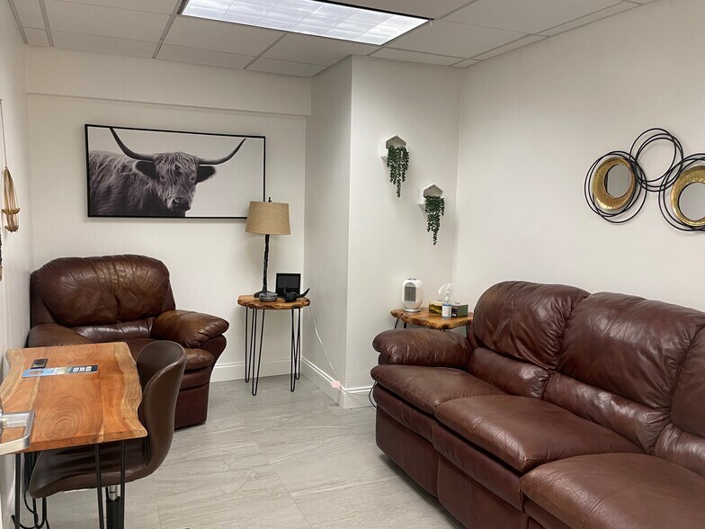 More Photos Of 100 NE 15th St, Homestead Office For Lease