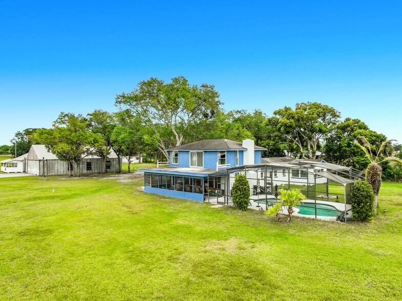 More Photos Of 7001 W Jones Ave, Mount Dora Airplane Hangar For Sale