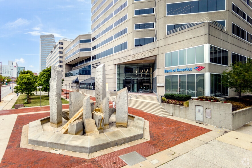 More Photos Of 100 S Charles St, Baltimore Office For Lease