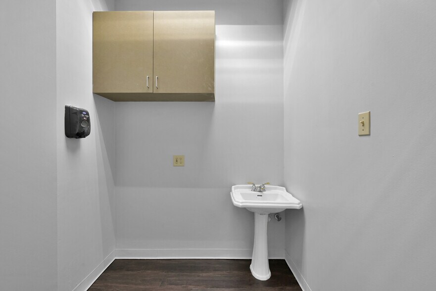 More Photos Of 25307 I-45, Spring Medical For Lease