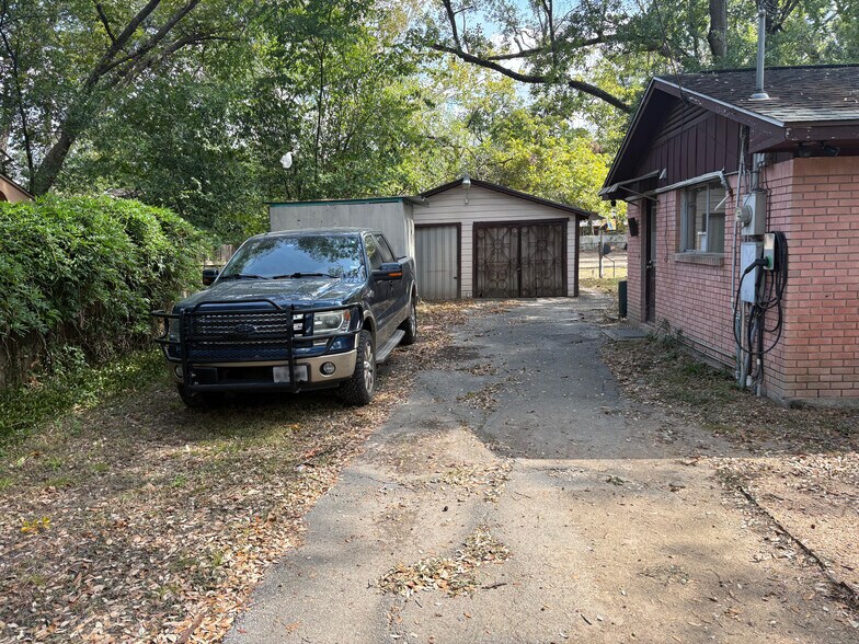 More Photos Of 1636 Crestdale Dr, Houston Land For Sale