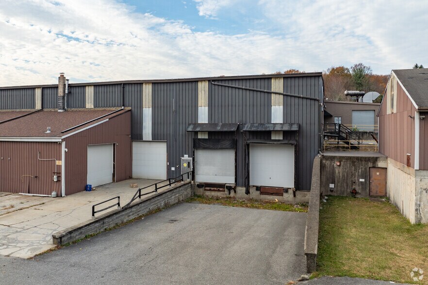 More Photos Of 334 County Route 49, Middletown Warehouse For Lease