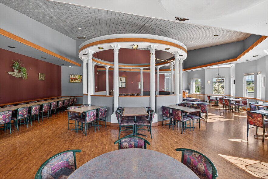 More Photos Of 1650 W Bakerview Rd, Bellingham Restaurant For Sale