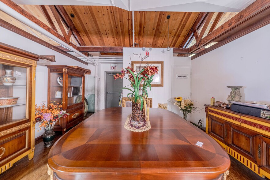 More Photos Of 560 Main St, Fort Lee Freestanding For Sale