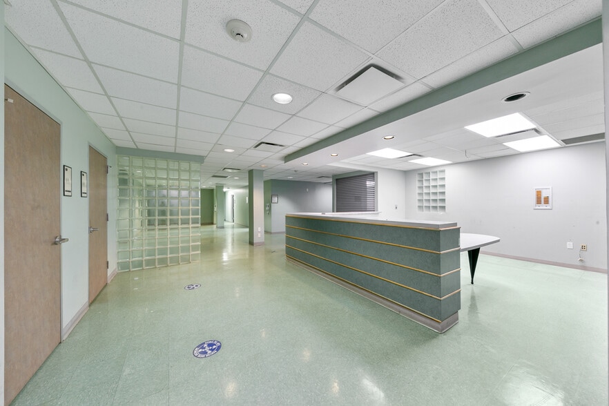 More Photos Of 3828 Avenue N, Galveston Hospital For Lease