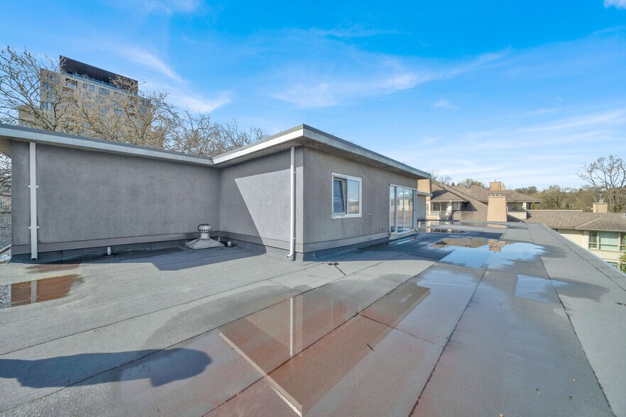 More Photos Of 3719 W 8th Av, Vancouver Apartments For Sale