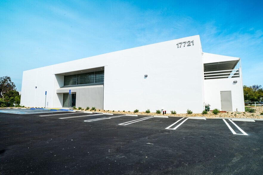More Photos Of 17721 Mitchell N, Irvine Warehouse For Lease