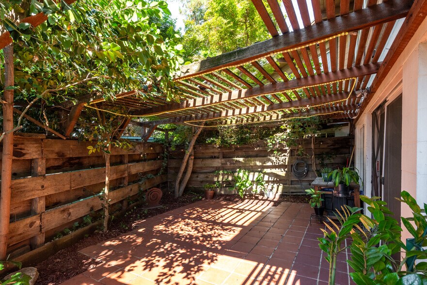 More Photos Of 1041 3rd St, Novato Apartments For Sale