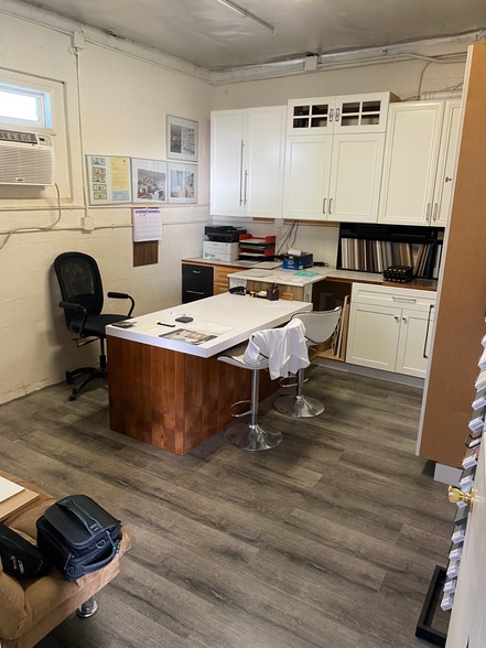 More Photos Of 1112 Chestnut St, Burbank Warehouse For Lease