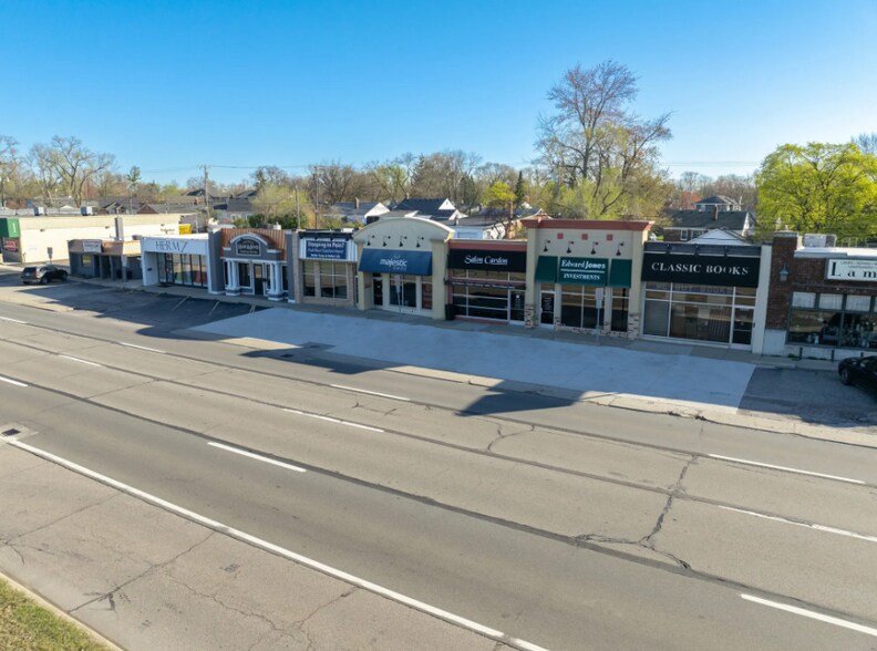 Primary Photo Of 32352 Woodward Ave, Royal Oak Storefront For Lease