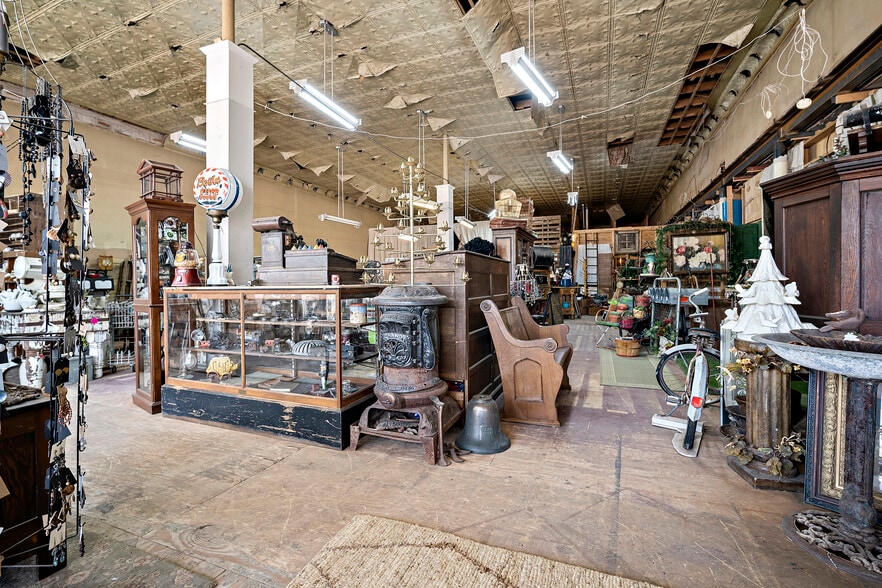 More Photos Of 103 S 6th St, Brownfield Restaurant For Sale
