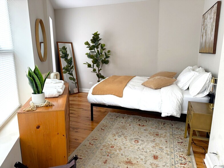 More Photos Of 2038-2048 W Touhy Ave, Chicago Apartments For Sale