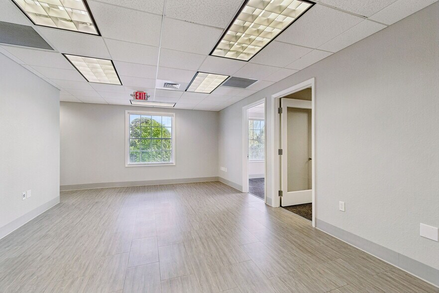 More Photos Of 575 Indian Rocks Rd N, Belleair Bluffs Medical For Lease