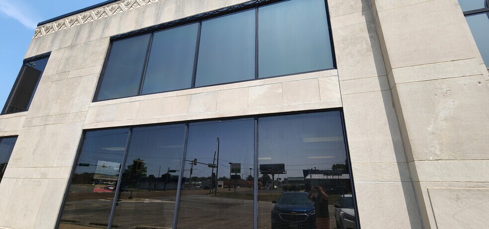 More Photos Of 2144 S Macarthur Blvd, Springfield Office For Lease