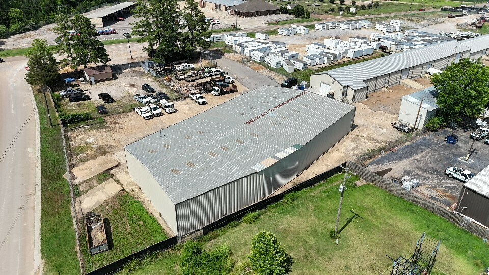 More Photos Of 9373 Macon Rd, Cordova Light Distribution For Lease