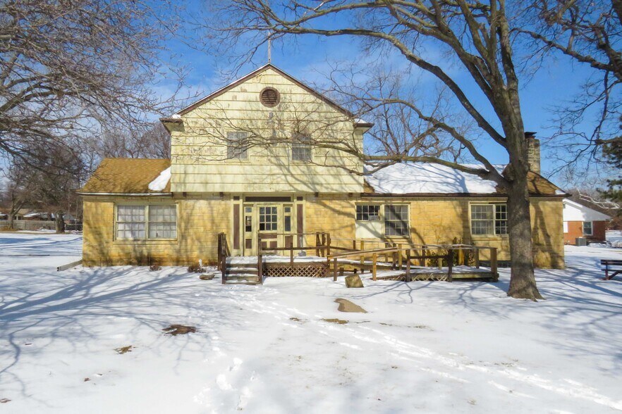 More Photos Of 1245 S Fabrique Dr, Wichita Flex For Sale