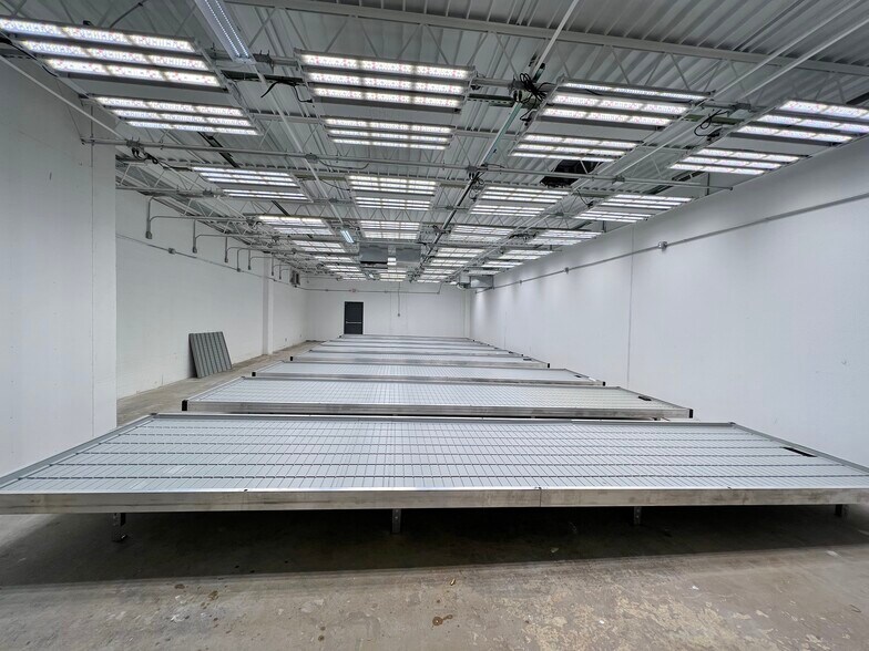 More Photos Of 1318 Linwood Blvd, Oklahoma City Industrial For Lease