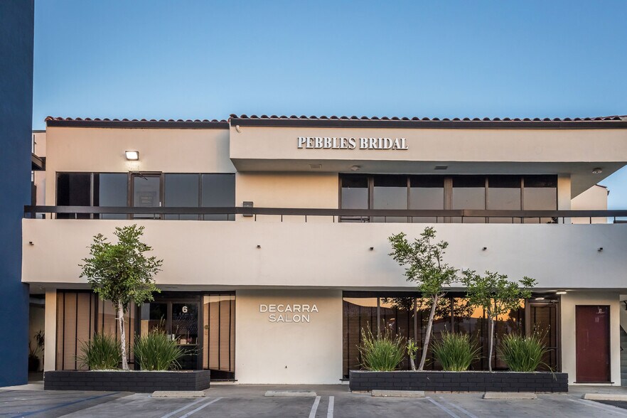 More Photos Of 20833-20861 Ventura Blvd, Woodland Hills Storefront Retail Office For Sale