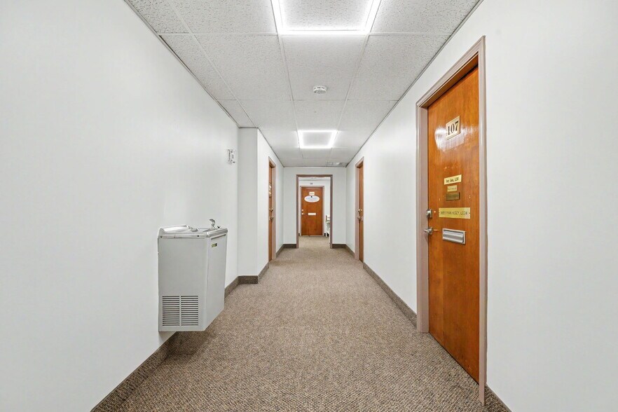 More Photos Of 214 Breckenridge Ln, Louisville Office Residential For Sale