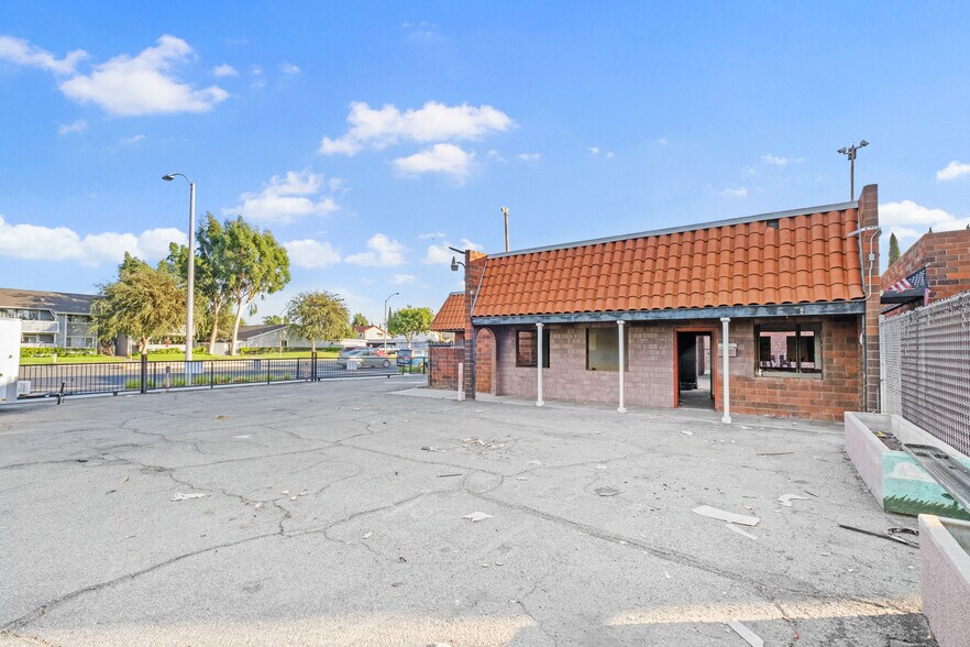 More Photos Of 1241 S Brookhurst St, Anaheim Office For Sale