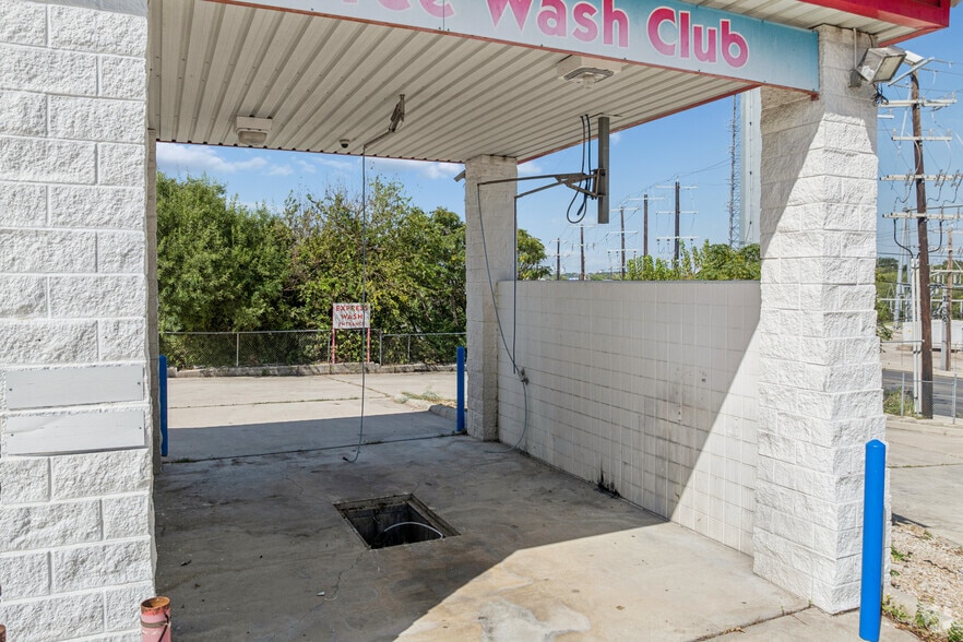 More Photos Of 4950 Evers Rd, San Antonio Carwash For Sale