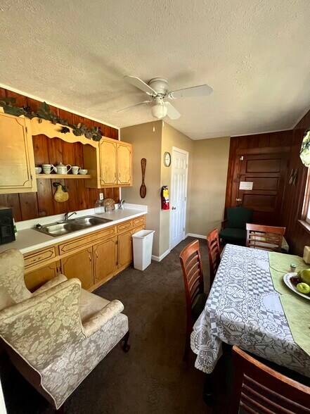 More Photos Of 100 N Fifth St, Manchester Funeral Home For Sale
