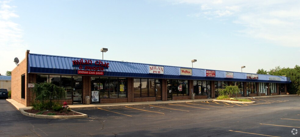 More Photos Of 927-967 W Golf Rd, Schaumburg General Retail For Lease