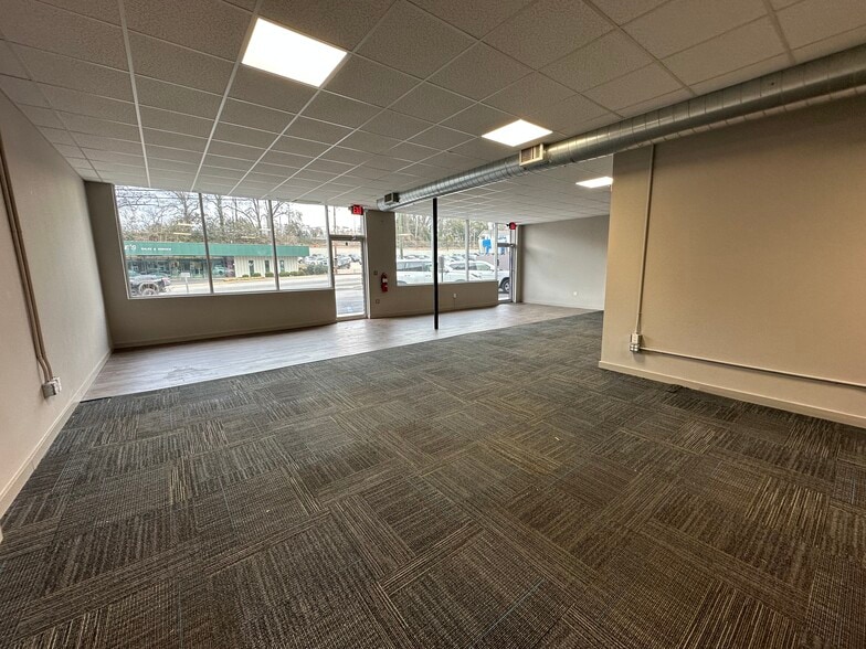 More Photos Of 600 Laurens Rd, Greenville Storefront Retail Office For Lease
