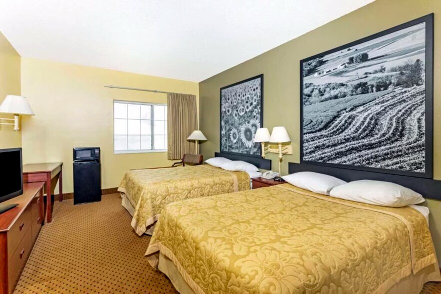 More Photos Of 1530 Main St, Osage Hotel For Sale