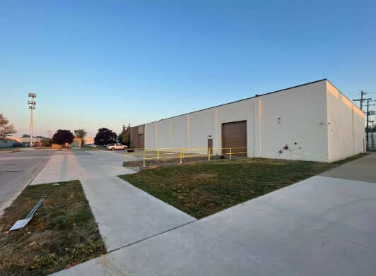 More Photos Of 640 Minnesota Dr, Troy Warehouse For Lease