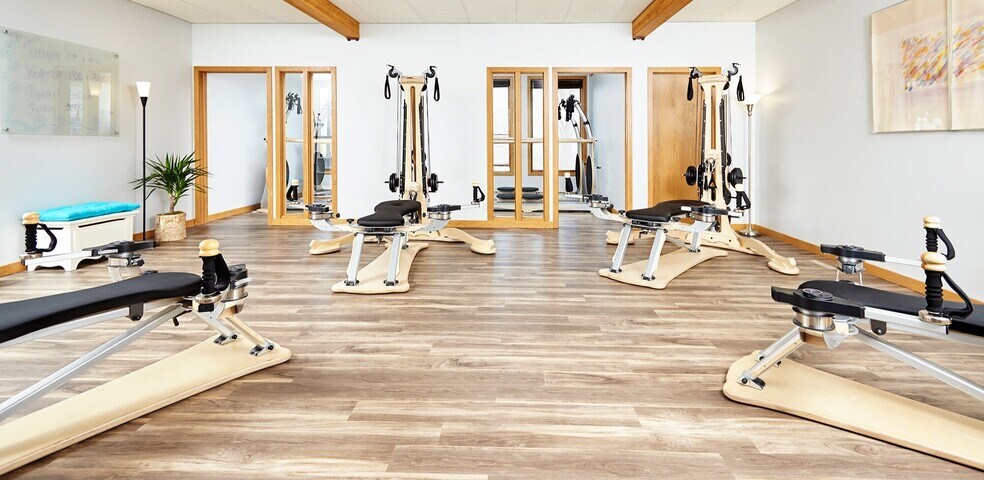 More Photos Of 18300 Minnetonka Blvd, Wayzata Medical For Lease