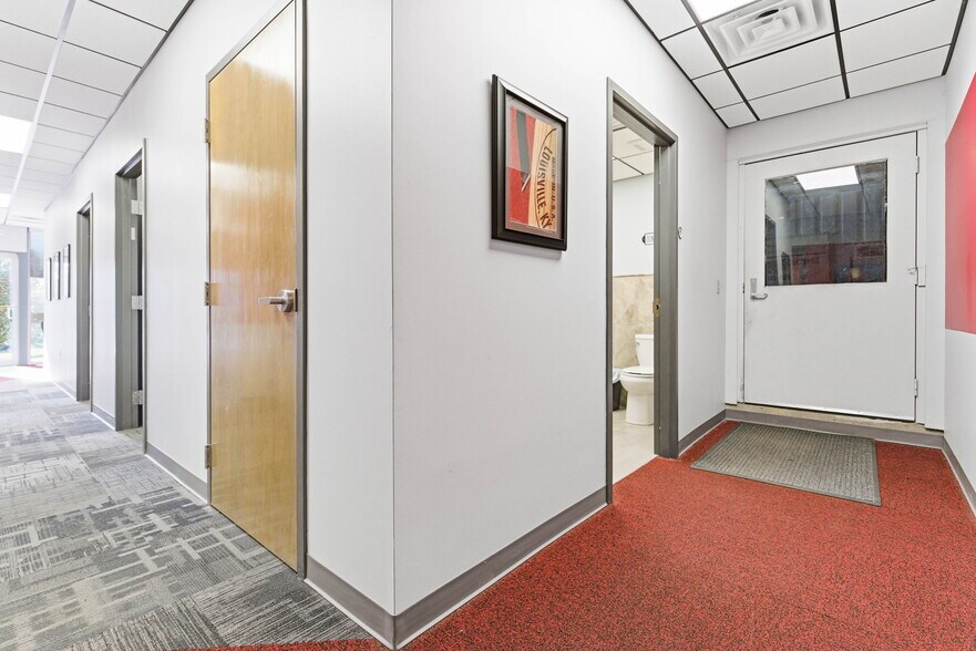 More Photos Of 13720 Aiken Rd, Louisville Warehouse For Lease