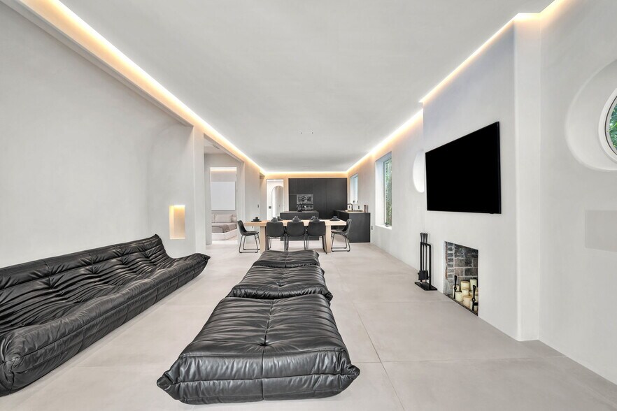 Primary Photo Of 120 NE 25th St, Miami Specialty For Sale