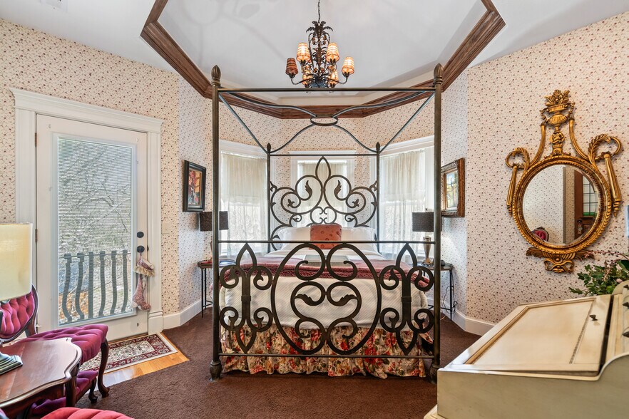 More Photos Of 306 N Main St, Bentonville Hospitality For Sale