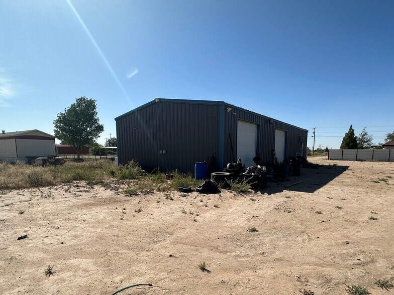 More Photos Of 210 Vicksburg St, Odessa Industrial For Lease