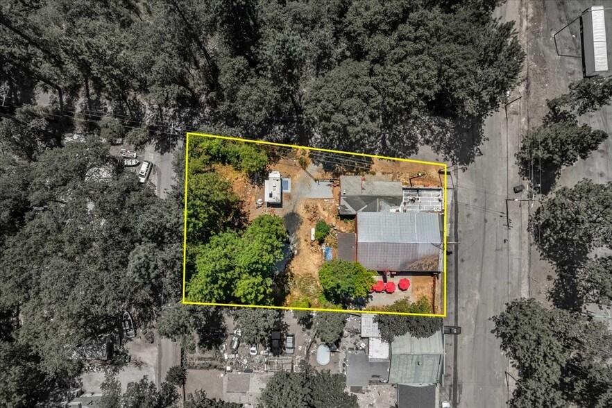 More Photos Of 21375 Main St, Lakehead General Retail For Sale