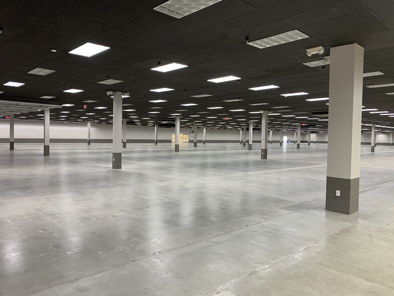 More Photos Of 35900 Date Palm Dr, Cathedral City Freestanding For Sale