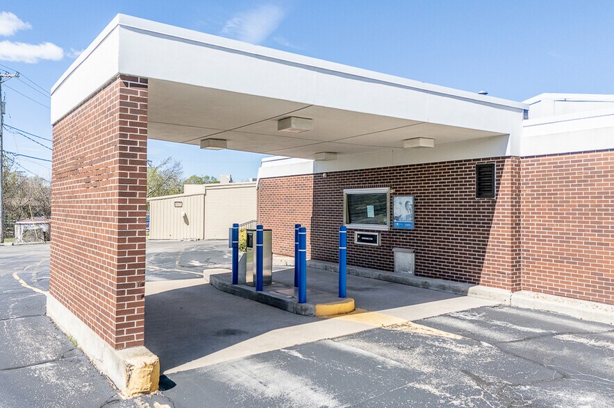 More Photos Of 132 E Main St, Hortonville Bank For Sale