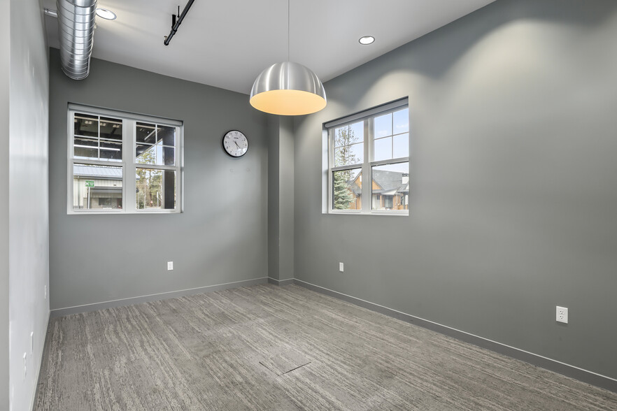 More Photos Of 275 W Lundgren Mill Dr, Sisters Manufacturing For Sale