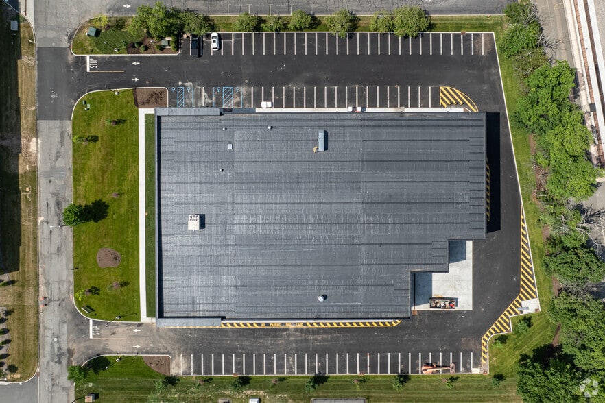 More Photos Of 31 Farinella Dr, East Hanover Warehouse For Lease