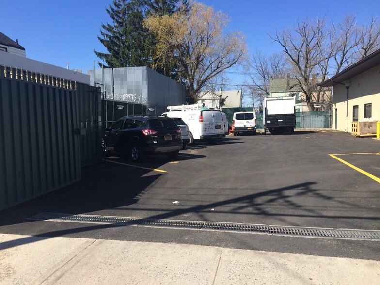 More Photos Of 234 Grandview Ave, Staten Island Warehouse For Lease