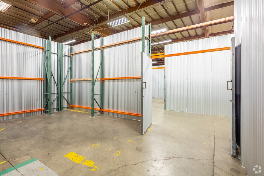 More Photos Of 6035 NE 92nd Dr, Portland Warehouse For Lease
