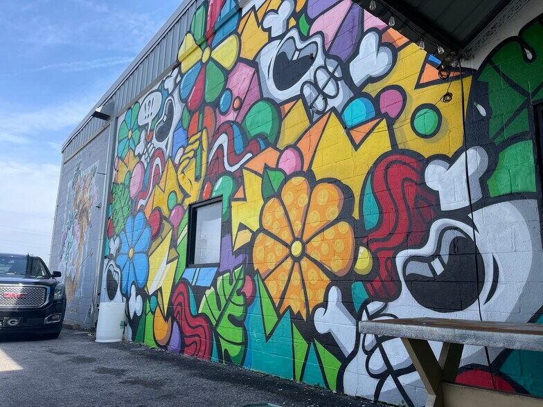 More Photos Of 217 Willow St, Nashville Showroom For Lease