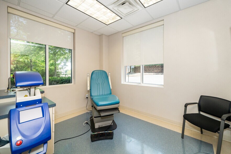 More Photos Of 3731 NW Cary Pky, Cary Medical For Sale