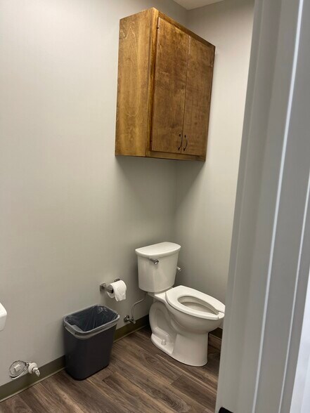 More Photos Of 2032 Wooddale Blvd, Baton Rouge Office For Lease