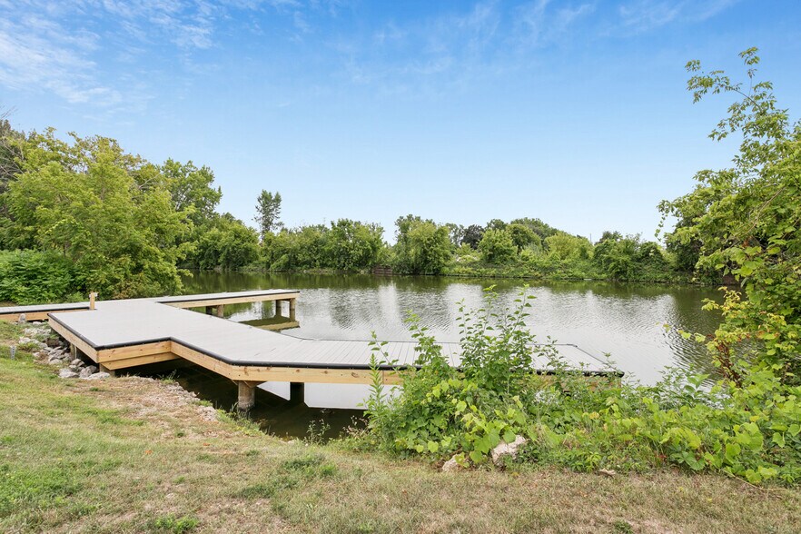 More Photos Of 100 Water St, Menasha General Retail For Sale
