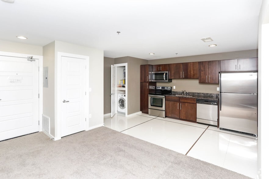 More Photos Of 607 E 2nd Ave, Flint Apartments For Lease