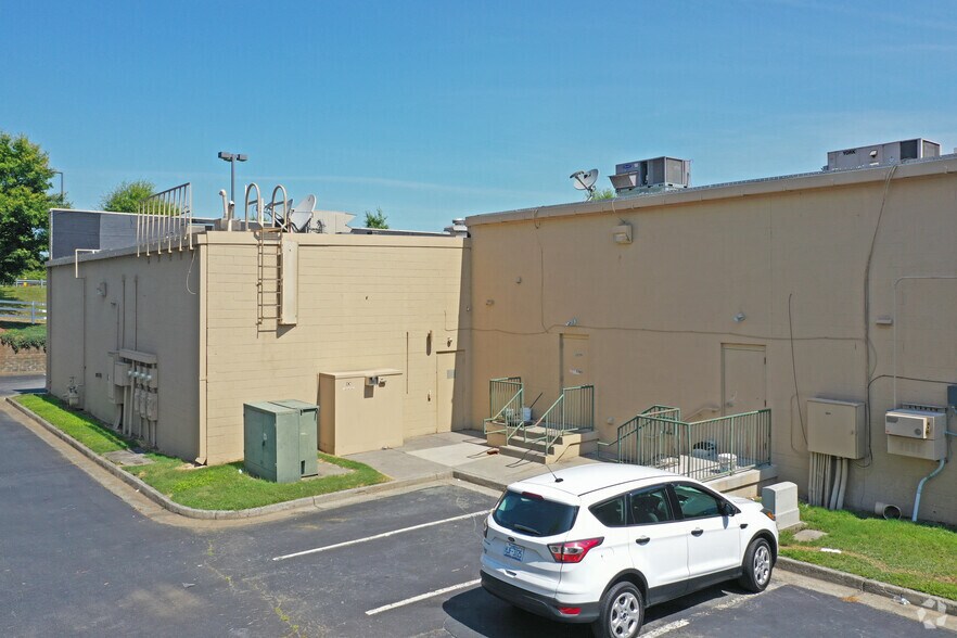 More Photos Of 1075 Hanes Mall Blvd, Winston-Salem Unknown For Lease