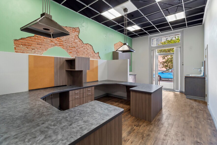 More Photos Of 106 E 26th St, Bryan Office For Lease